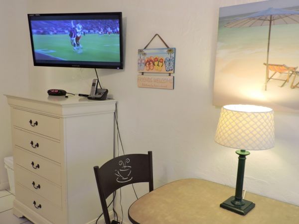 Hollywood Condo 965850