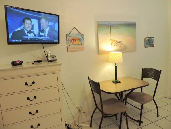 Hollywood Condo 965850