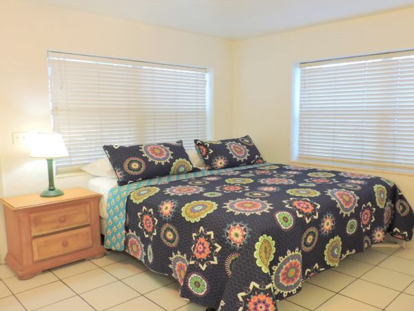Hollywood Condo 965851