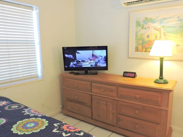 Hollywood Condo 965851