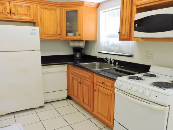 Hollywood Condo 965851