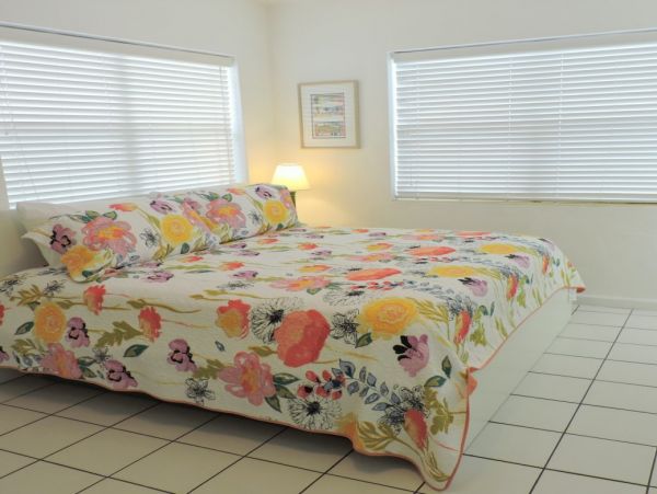 Hollywood Condo 965852