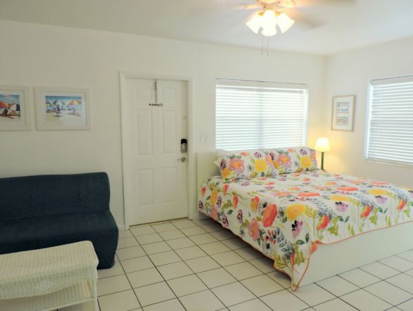 Hollywood Condo 965852