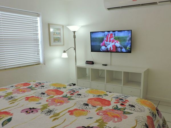 Hollywood Condo 965852