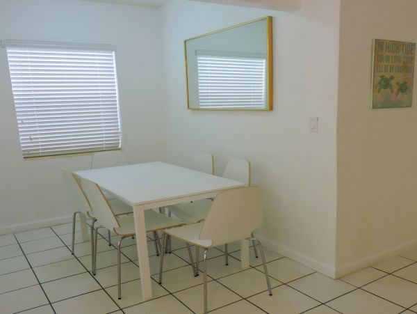 Hollywood Condo 965852