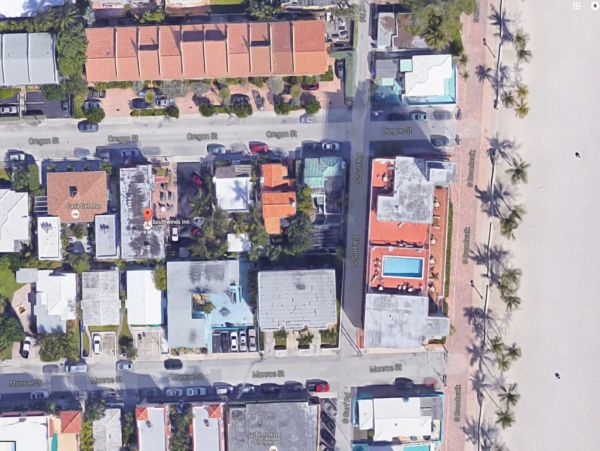Hollywood Condo 965852
