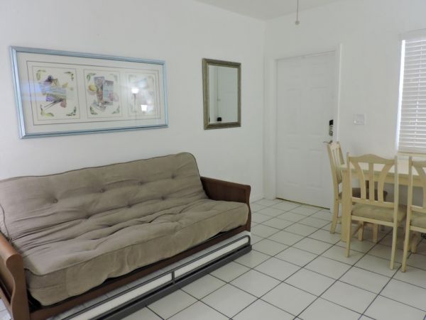 Hollywood Condo 965853