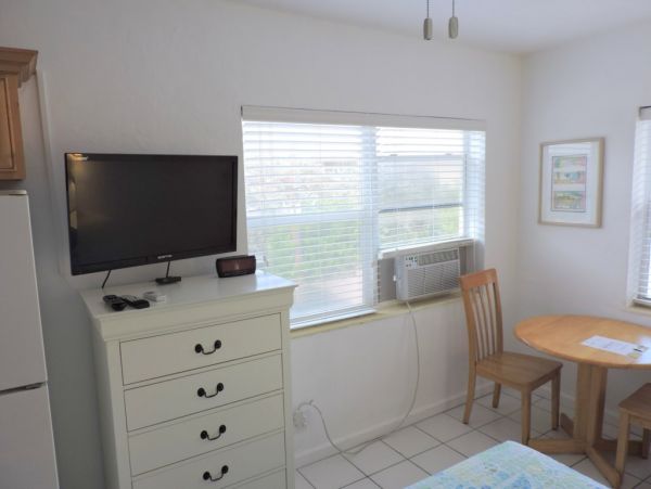 Hollywood Condo 965857