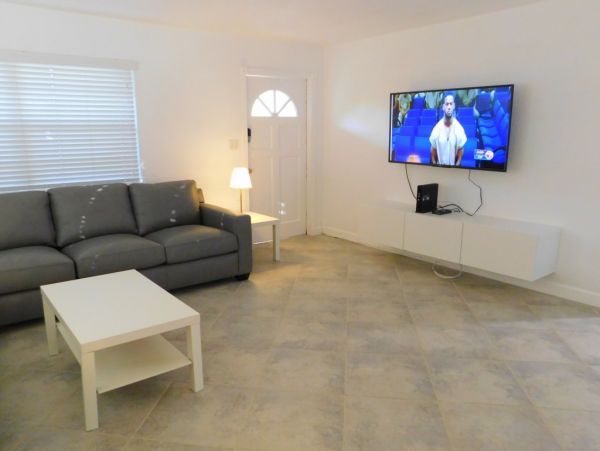 Hollywood Home 965859