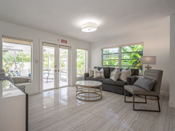 Hollywood Home 965861