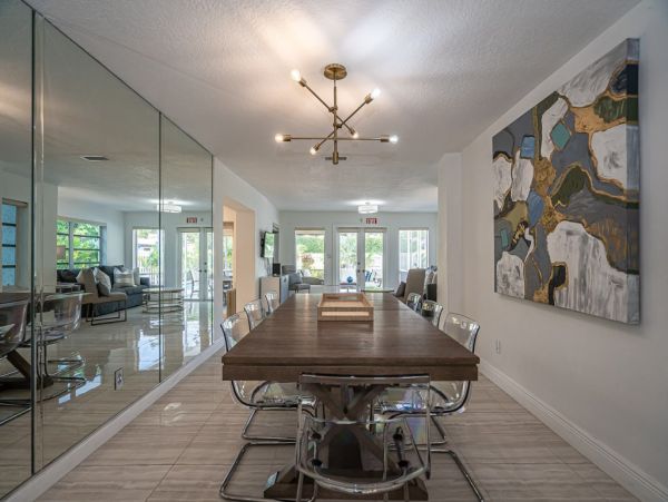 Hollywood Home 965861