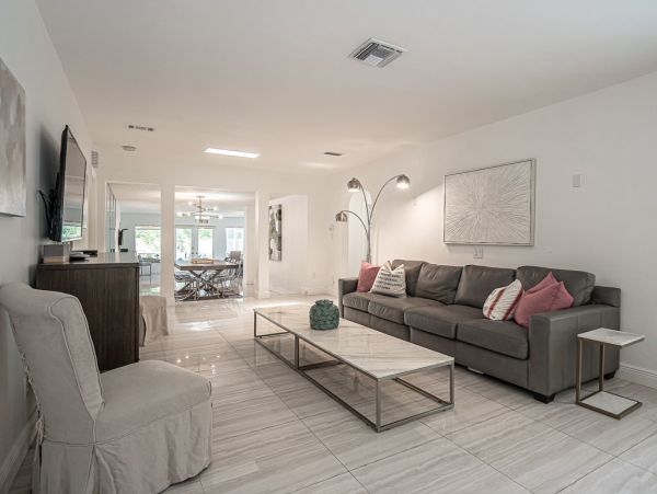 Hollywood Home 965861