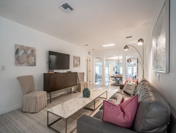Hollywood Home 965861