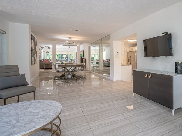 Hollywood Home 965861