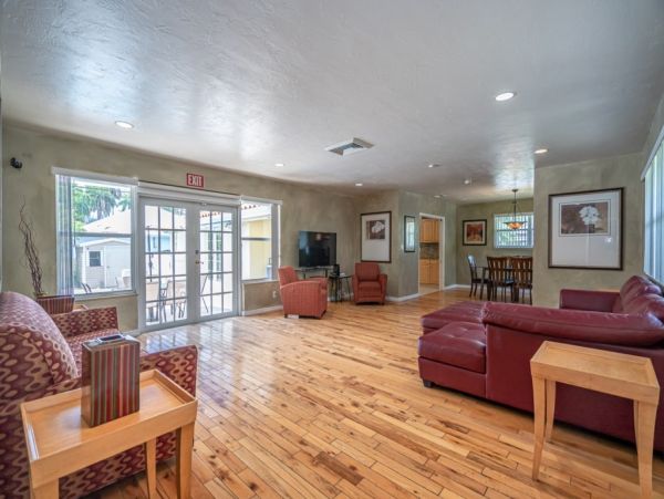 Hollywood Home 965862