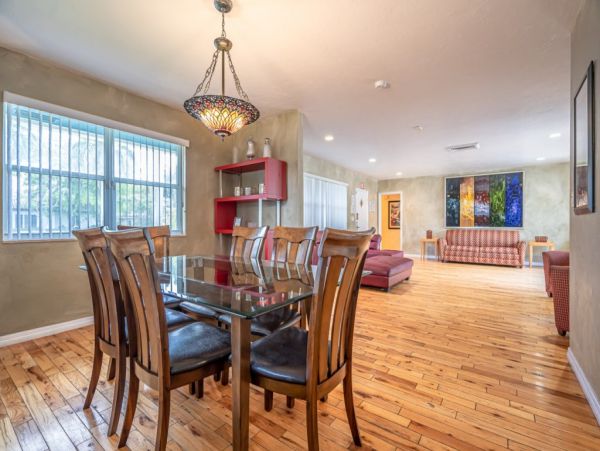 Hollywood Home 965862