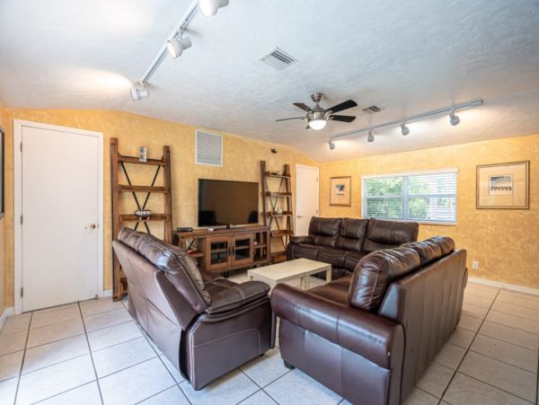 Hollywood Home 965862