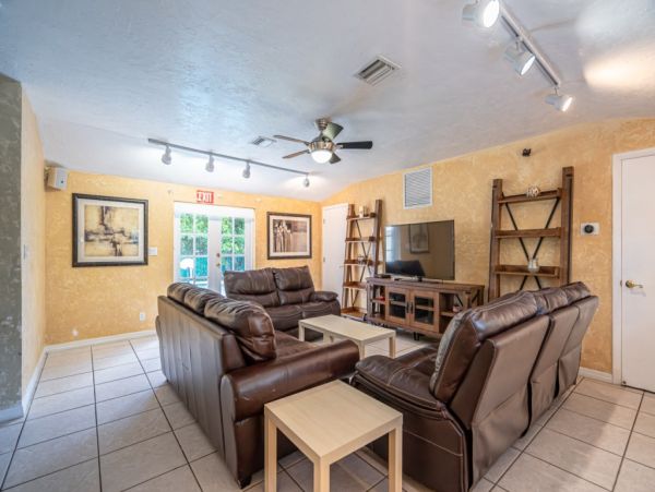 Hollywood Home 965862