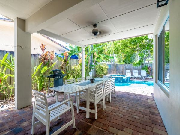 4 Bedroom Vacation Pool Home in Hollywood Sleeps 10