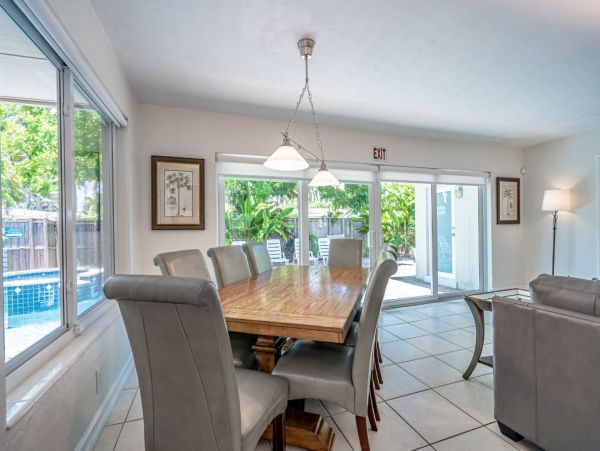 4 Bedroom Vacation Pool Home in Hollywood Sleeps 10