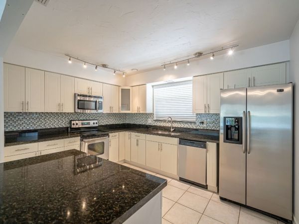 4 Bedroom Vacation Pool Home in Hollywood Sleeps 10