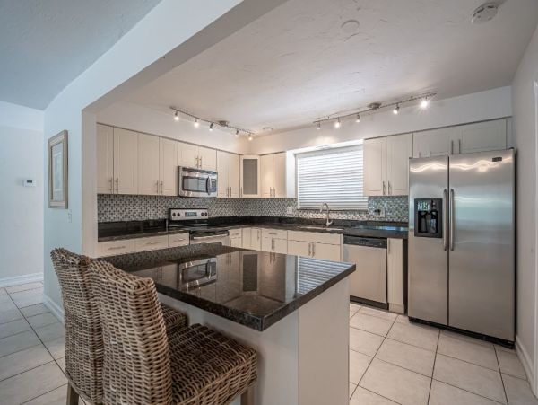 4 Bedroom Vacation Pool Home in Hollywood Sleeps 10