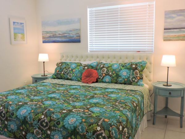 4 Bedroom Vacation Pool Home in Hollywood Sleeps 10