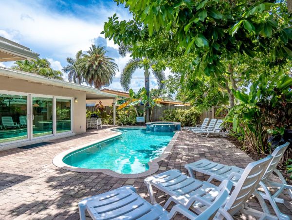 4 Bedroom Vacation Pool Home in Hollywood Sleeps 10