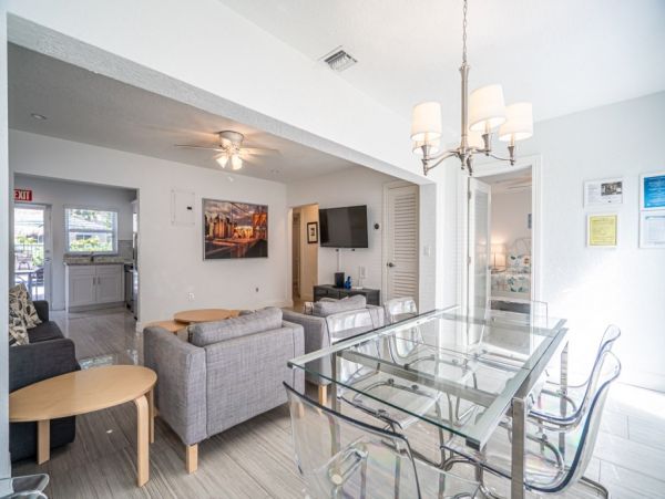 Hollywood Home 965864