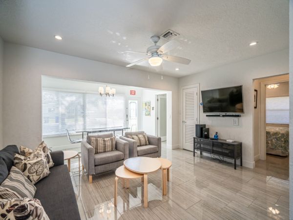 Hollywood Home 965864
