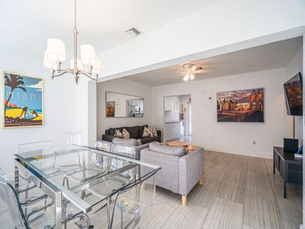 Hollywood Home 965864