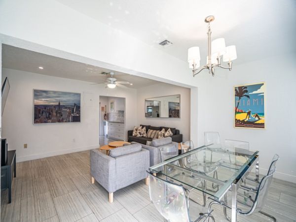 Hollywood Home 965864