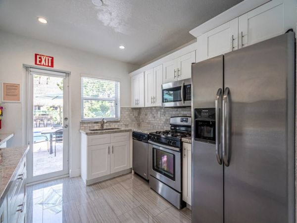 Hollywood Home 965864