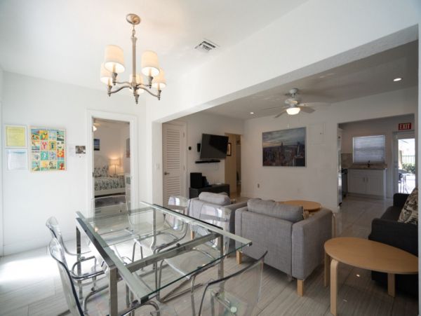 Hollywood Home 965864