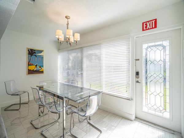 Hollywood Home 965864