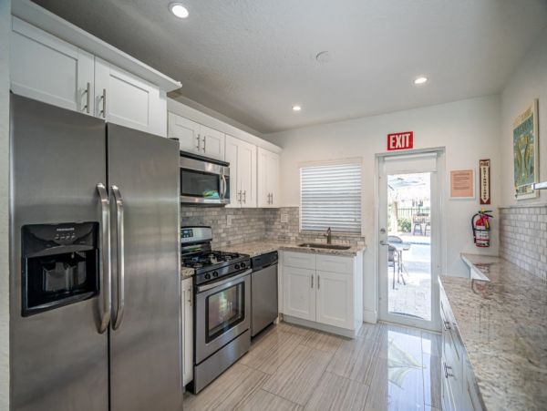 Hollywood Home 965864
