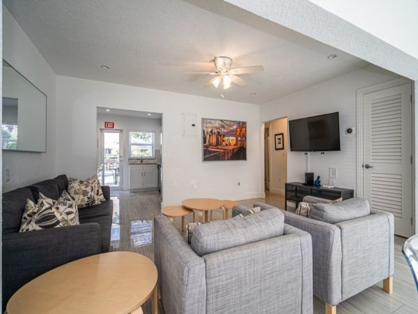 Hollywood Home 965865