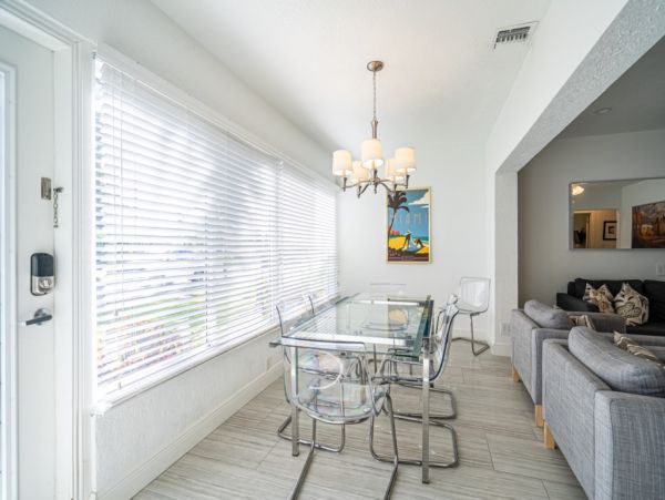 Hollywood Home 965865