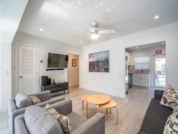 Hollywood Home 965866