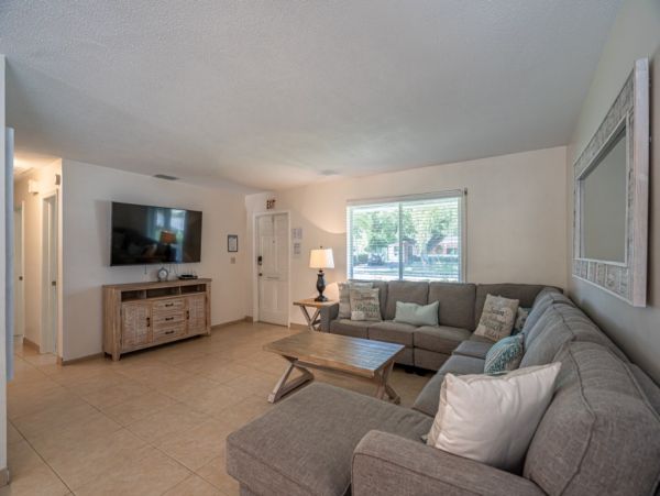 Hollywood Home 965867