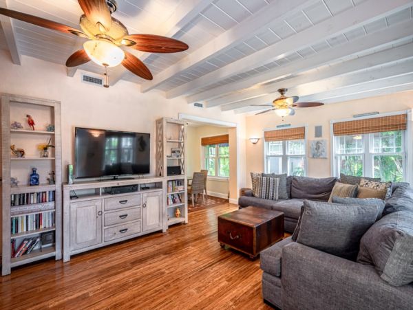 Hollywood Home 965869