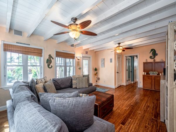 Hollywood Home 965869