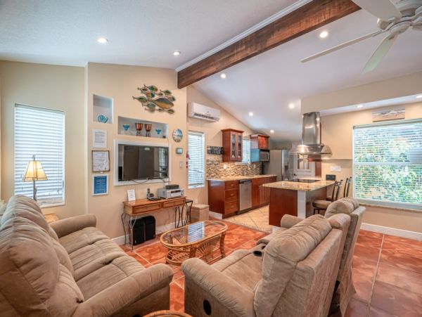 Hollywood Home 965870