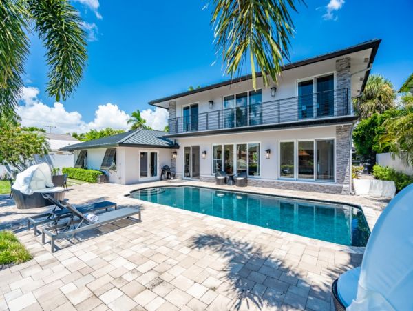 Hollywood Home 965872