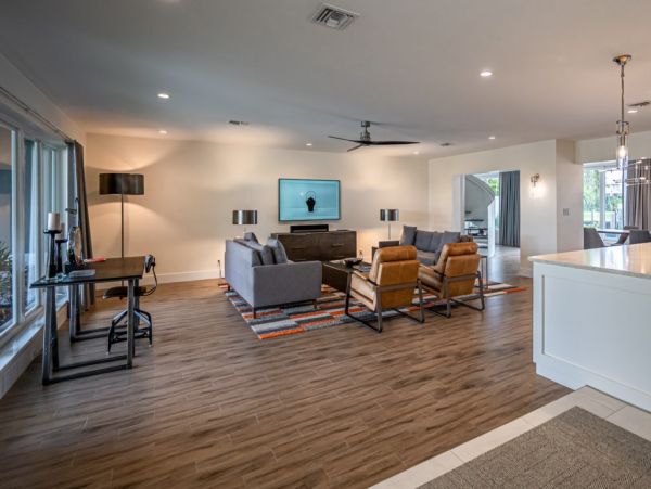 Hollywood Home 965872