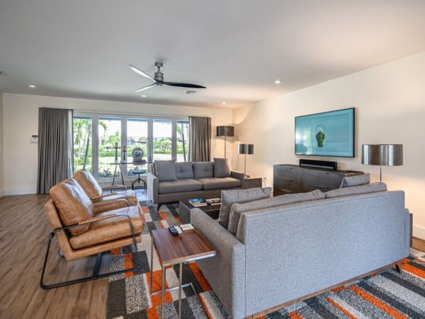 Hollywood Home 965872