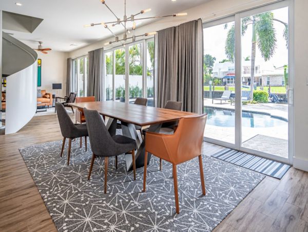 Hollywood Home 965872