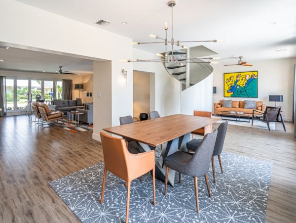 Hollywood Home 965872