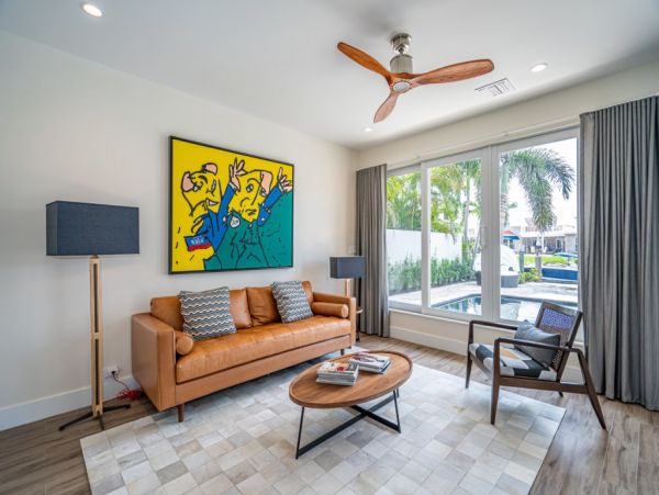 Hollywood Home 965872
