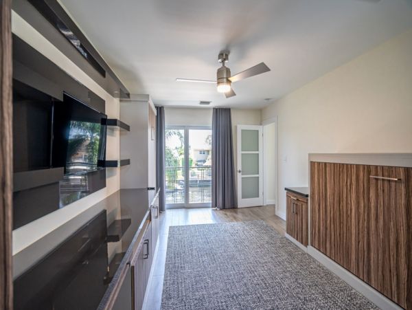 Hollywood Home 965872